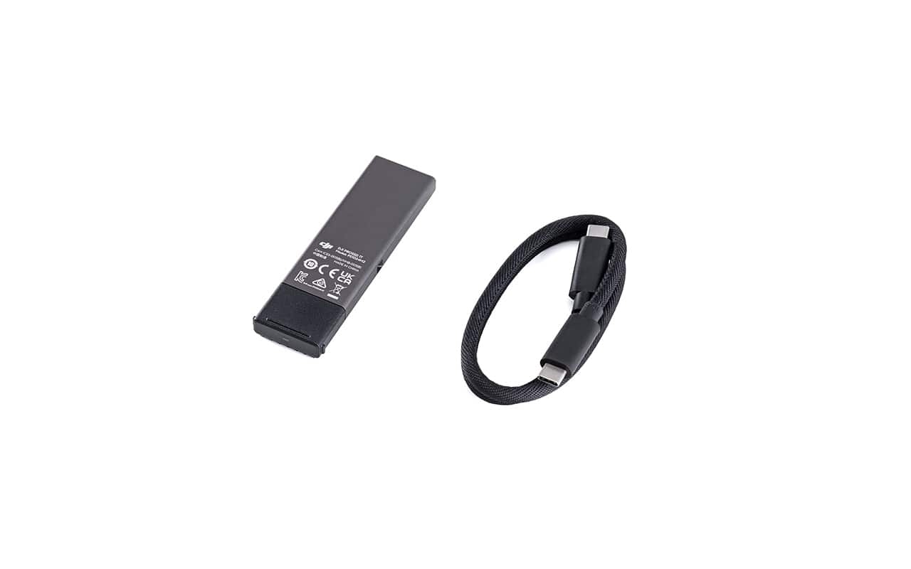 DJI PROSSD 1TB mit USB-C Kabel, kompakt und tragbar für schnellen Datentransfer.