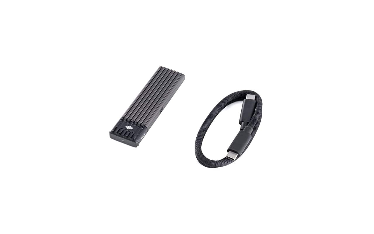 DJI PROSSD 1TB: tragbare, robuste SSD mit kompaktem Design und Kabel.