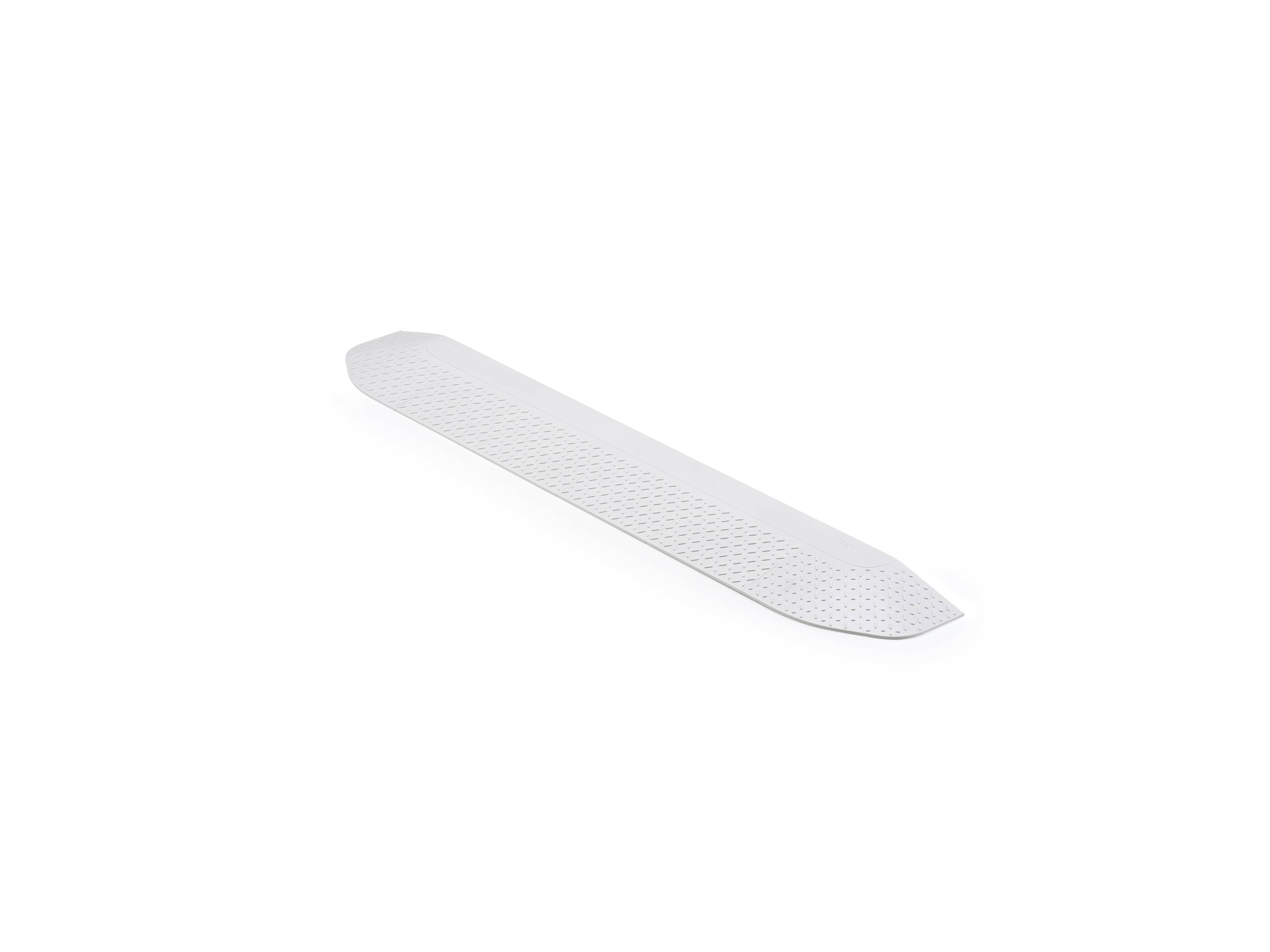 DJI ROMO Auxiliary Ramp: flache weiße Rampe mit rutschfester Oberfläche für einfaches Be- und Entladen.