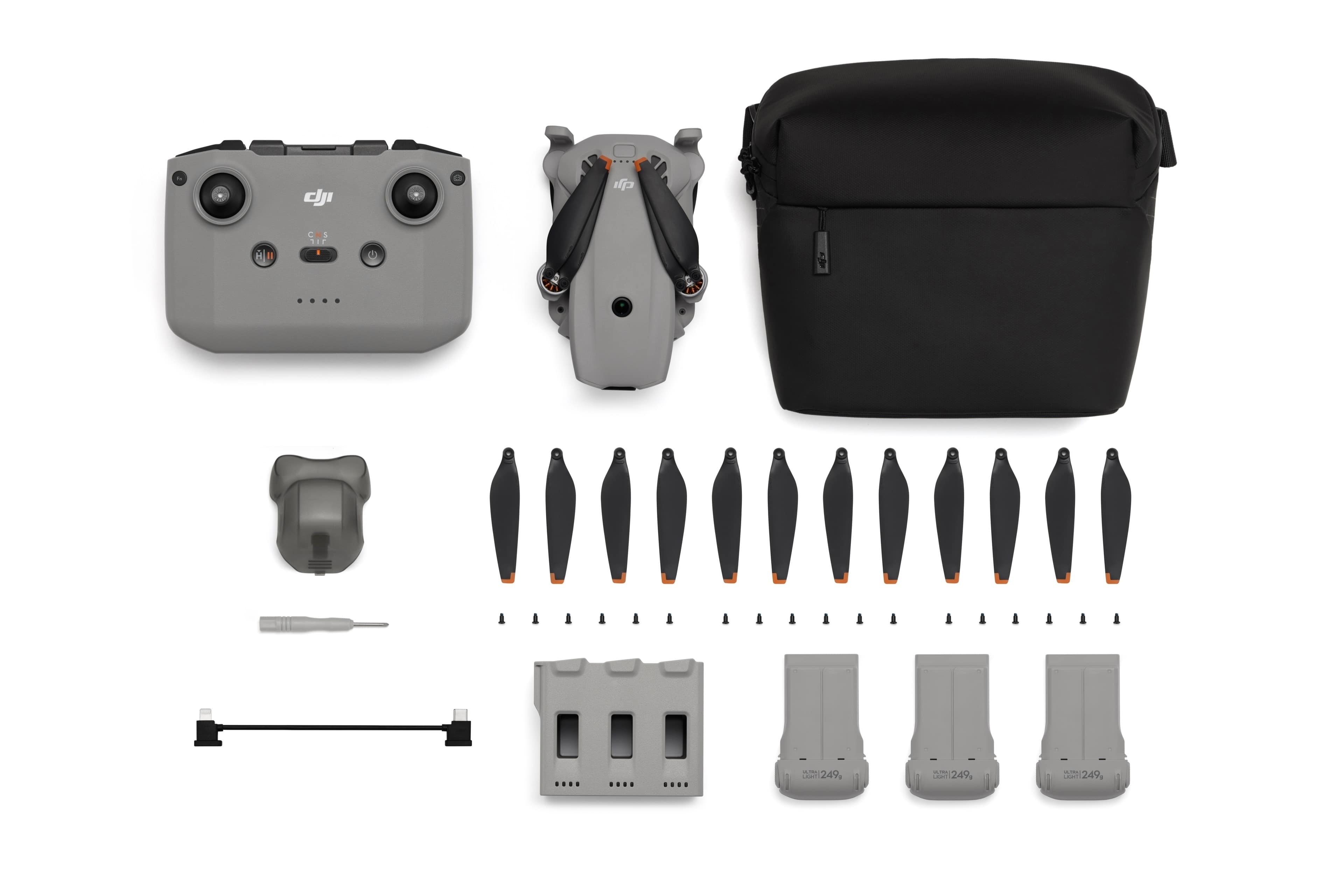 Lieferumfang des DJI Lito X1 Fly More Combo (DJI RC-N3) mit Fernbedienung, Propellern und Tragetasche.