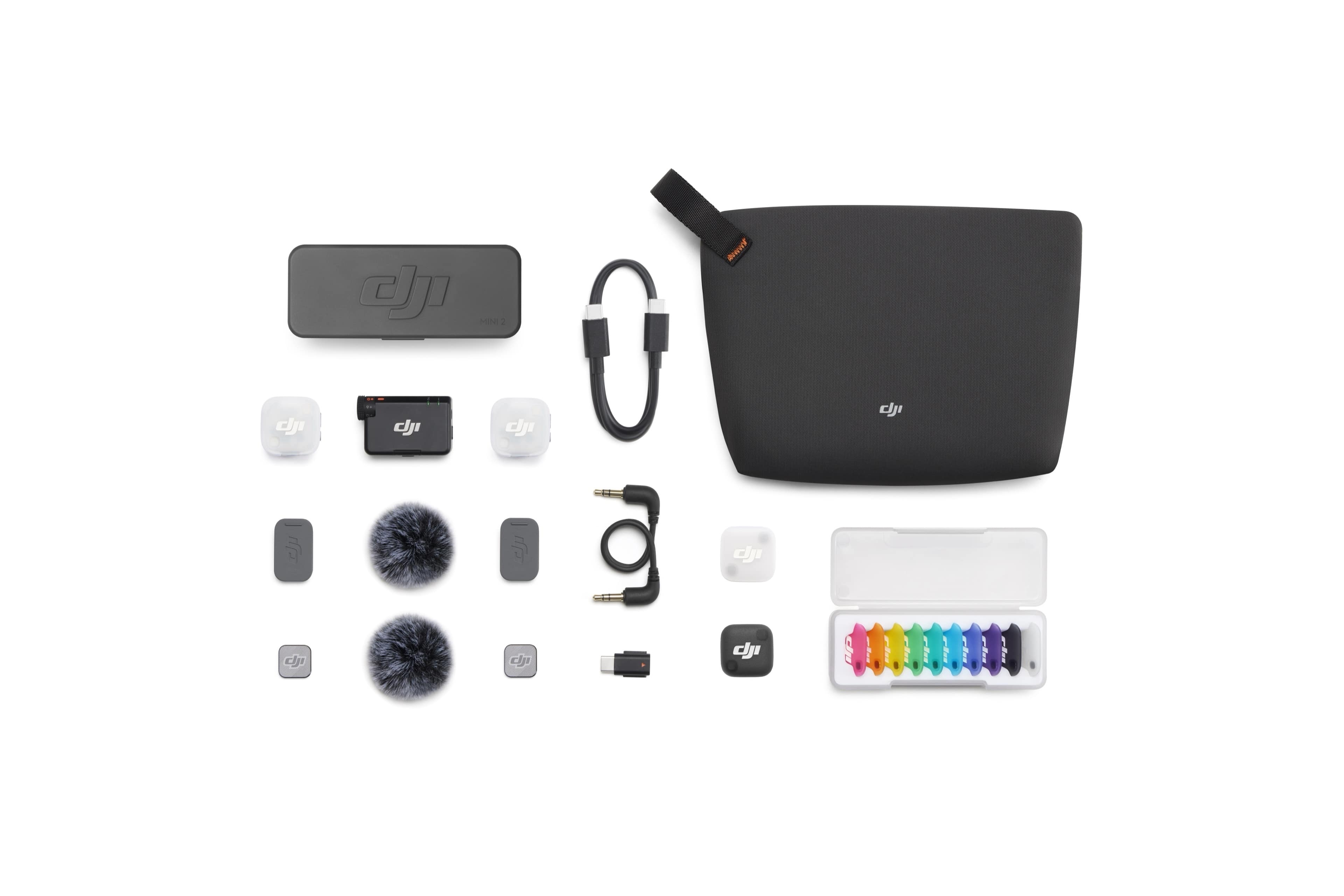 DJI Mic Mini 2 (2 TX + 1 RX + Ladecase): Zubehör und Teile im Lieferumfang auf einem weißen Hintergrund.