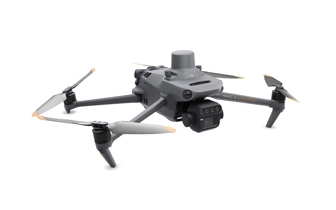 DJI Mavic 3 Multispectral C2: grau-drohne mit vier Rotoren, ausgestattet für Luftaufnahmen und Vermessungen.